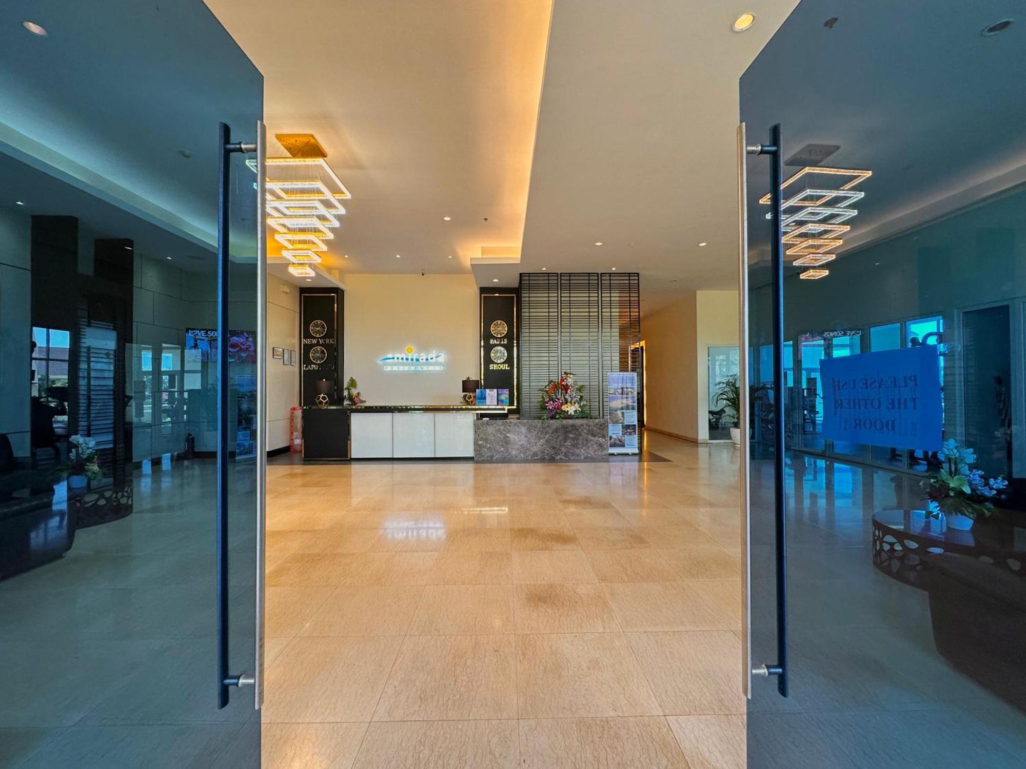 マクタンSophisticated Oceanview Studio In La Miradaアパートメント エクステリア 写真