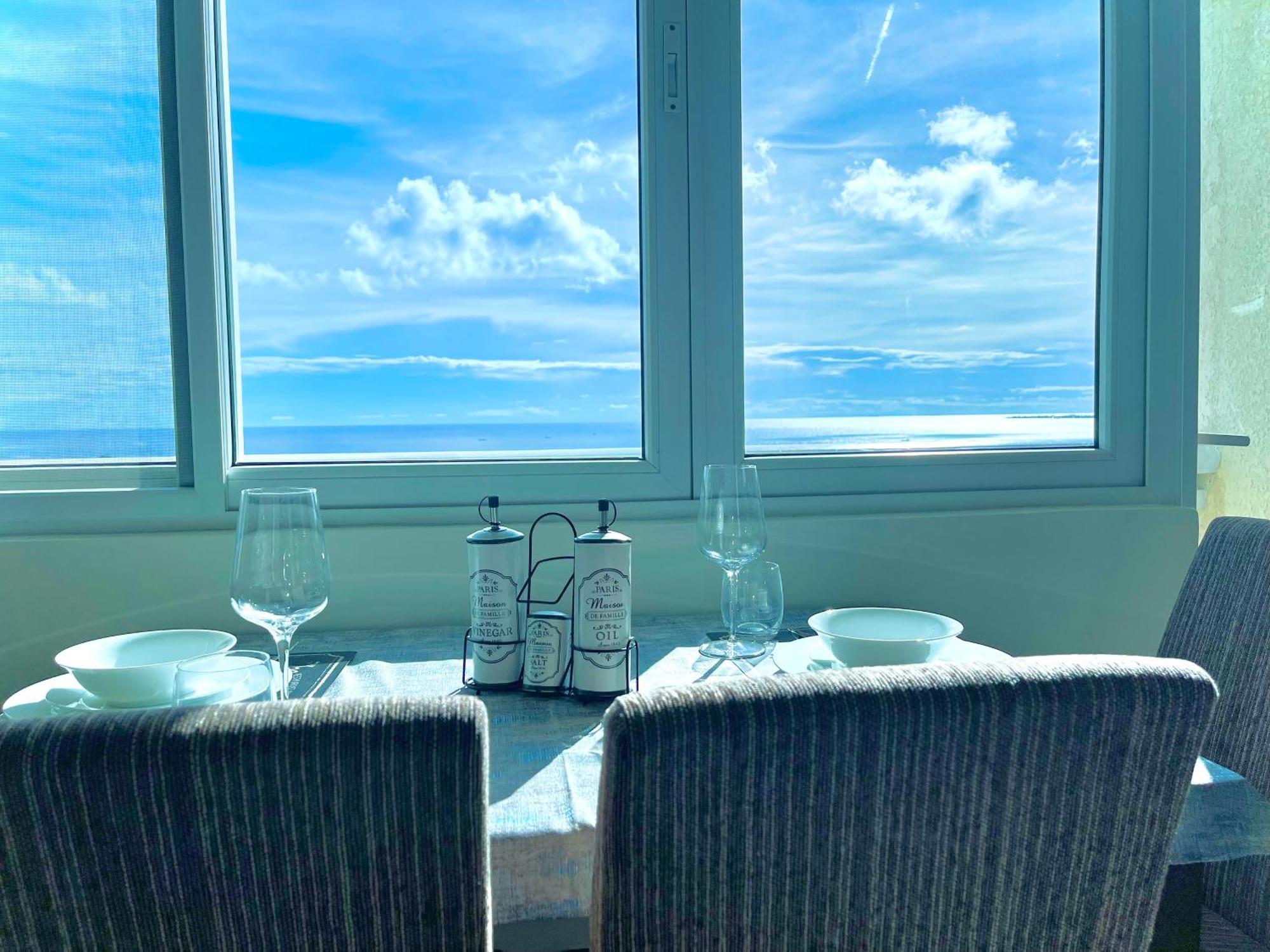 マクタンSophisticated Oceanview Studio In La Miradaアパートメント エクステリア 写真