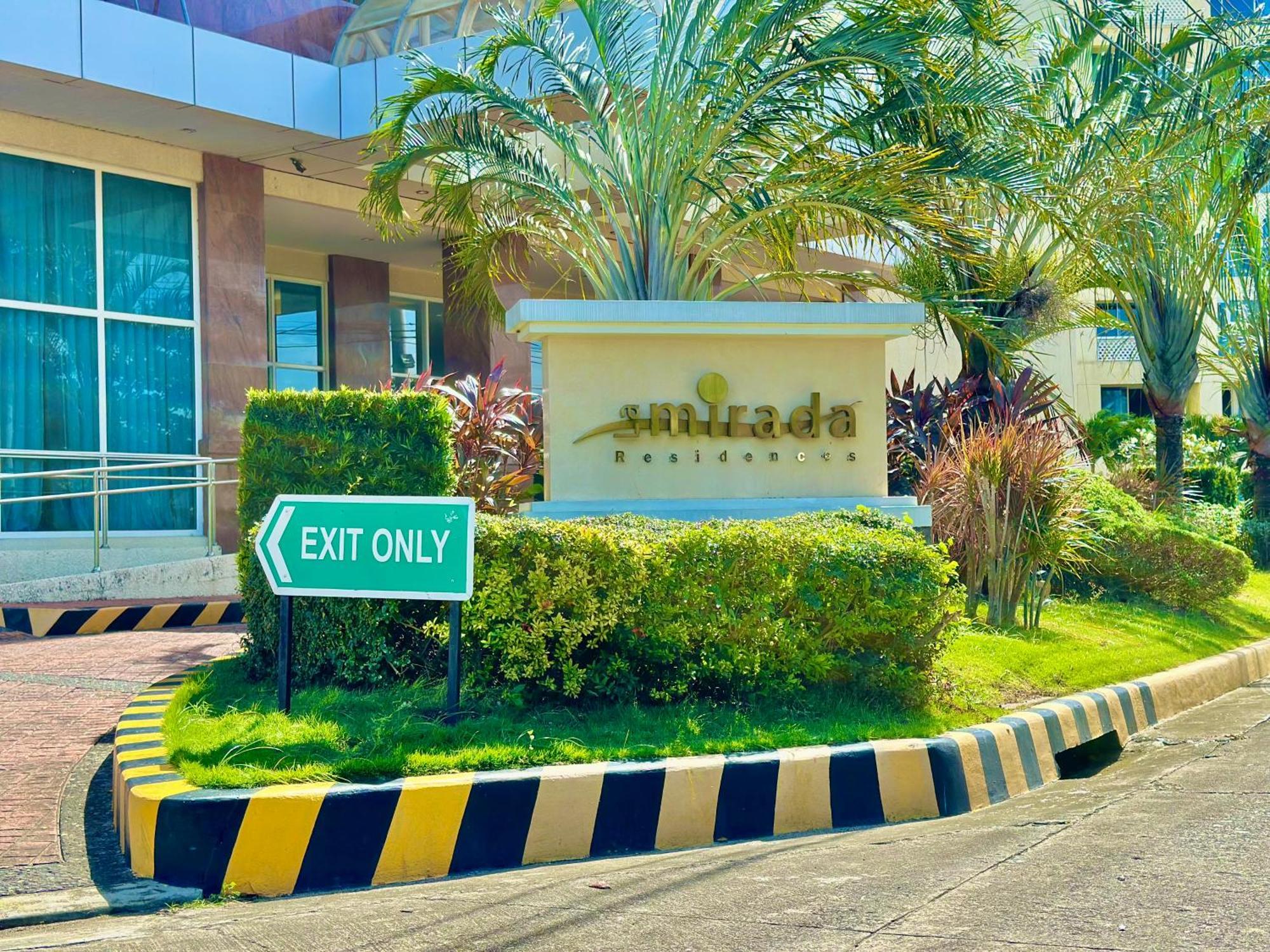 マクタンSophisticated Oceanview Studio In La Miradaアパートメント エクステリア 写真